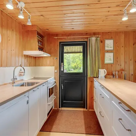 Sune - 500m From The Sea By Interhome